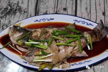 清蒸鲈鱼的家常做法视频,家常美味，简单易学的烹饪教程